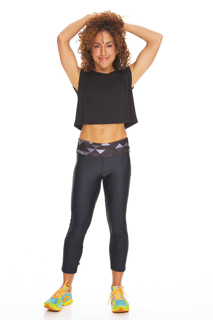 Women's Performance Black Triangles Waistband Capri Leggings