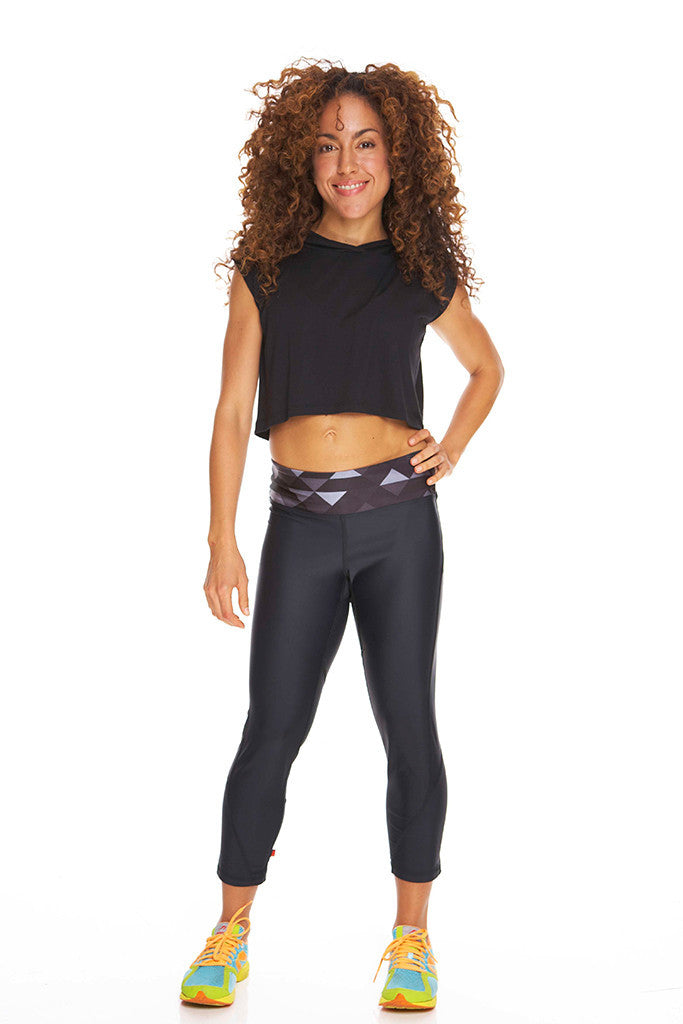 Women's Performance Black Triangles Waistband Capri Leggings