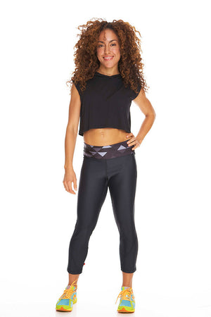 Women's Performance Black Triangles Waistband Capri Leggings